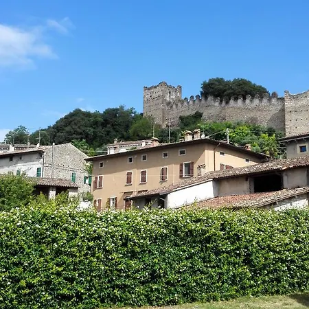 Al Vicolo Di Mezzo *